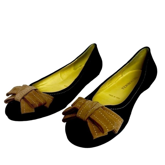 Bruno Magli Black and Tan Suede Bow Front Slip On Flats Size 7.5 M - Picture 1 of 7